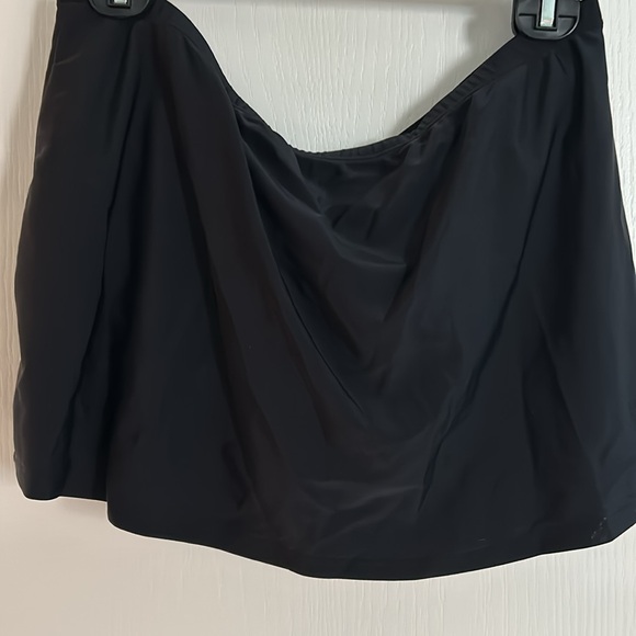 1 swimsuit top , and 1 swim skort - Picture 4 of 6